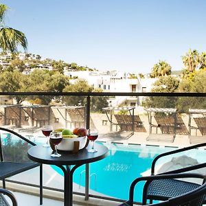 Apartment Pool View